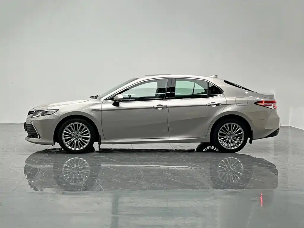 Toyota Camry — миниатюра 3