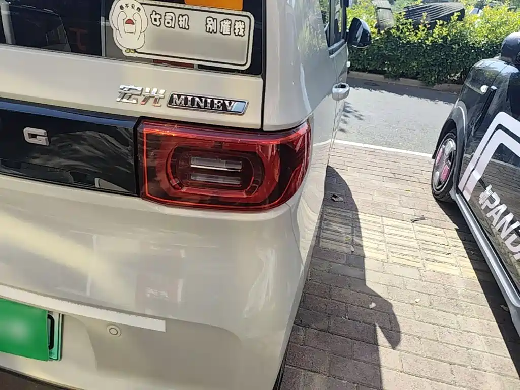 Wuling MINIEV — миниатюра 8