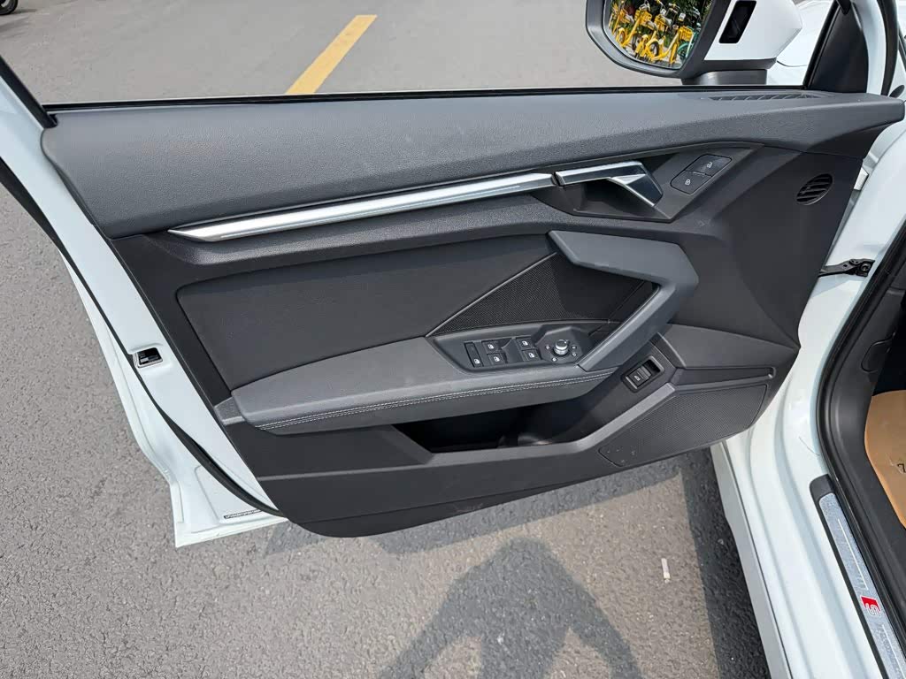 Audi A3 1.4 л 2023 г. Белый, пробег 44000 км