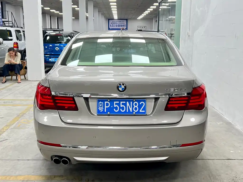 BMW 7 Series — миниатюра 5