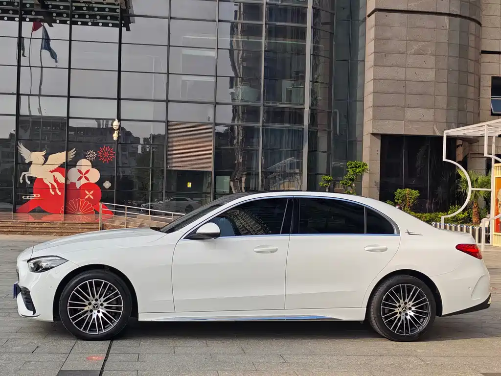Mercedes-Benz C-Class — миниатюра 6
