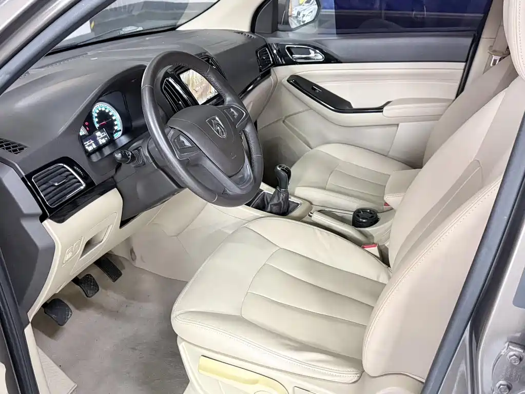 Baojun 730 2014 1.5L MT Luxury ESP 7 мест