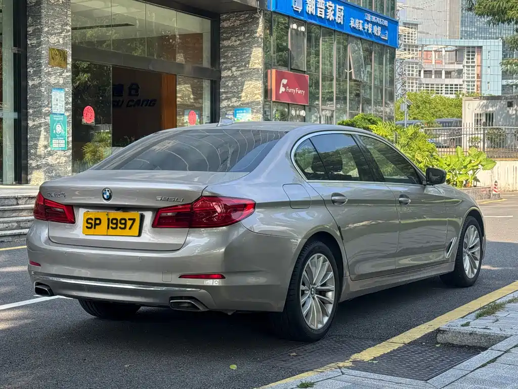 BMW 5 Series — миниатюра 6