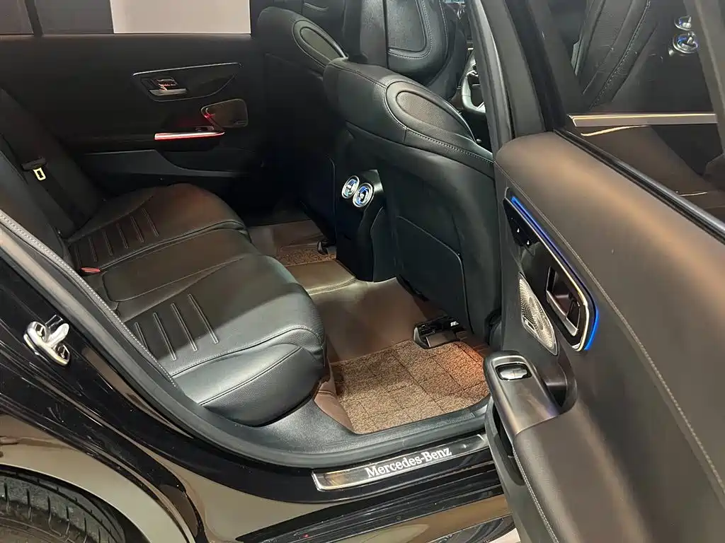 Mercedes-Benz C-Class — миниатюра 10