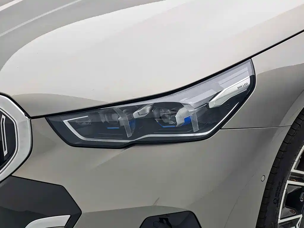 BMW 5 Series — миниатюра 19