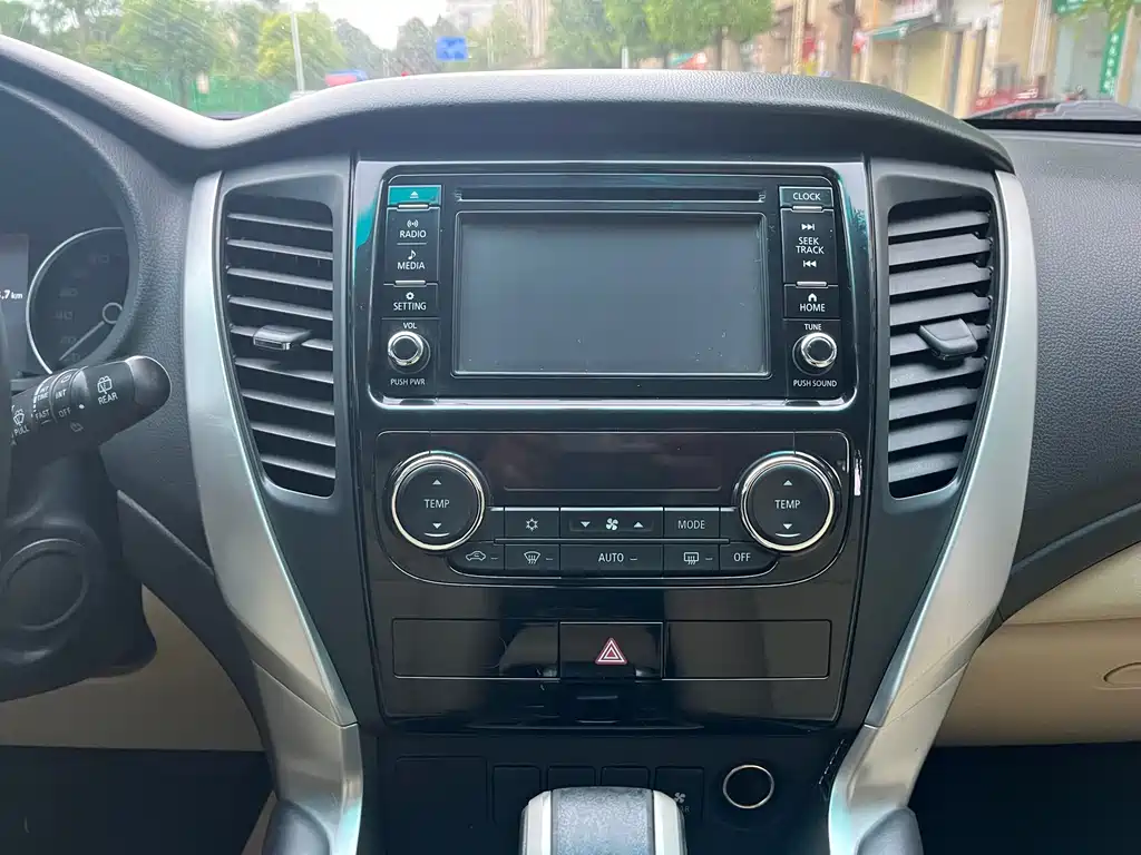 MITSUBISHI PAJERO JINCHANG