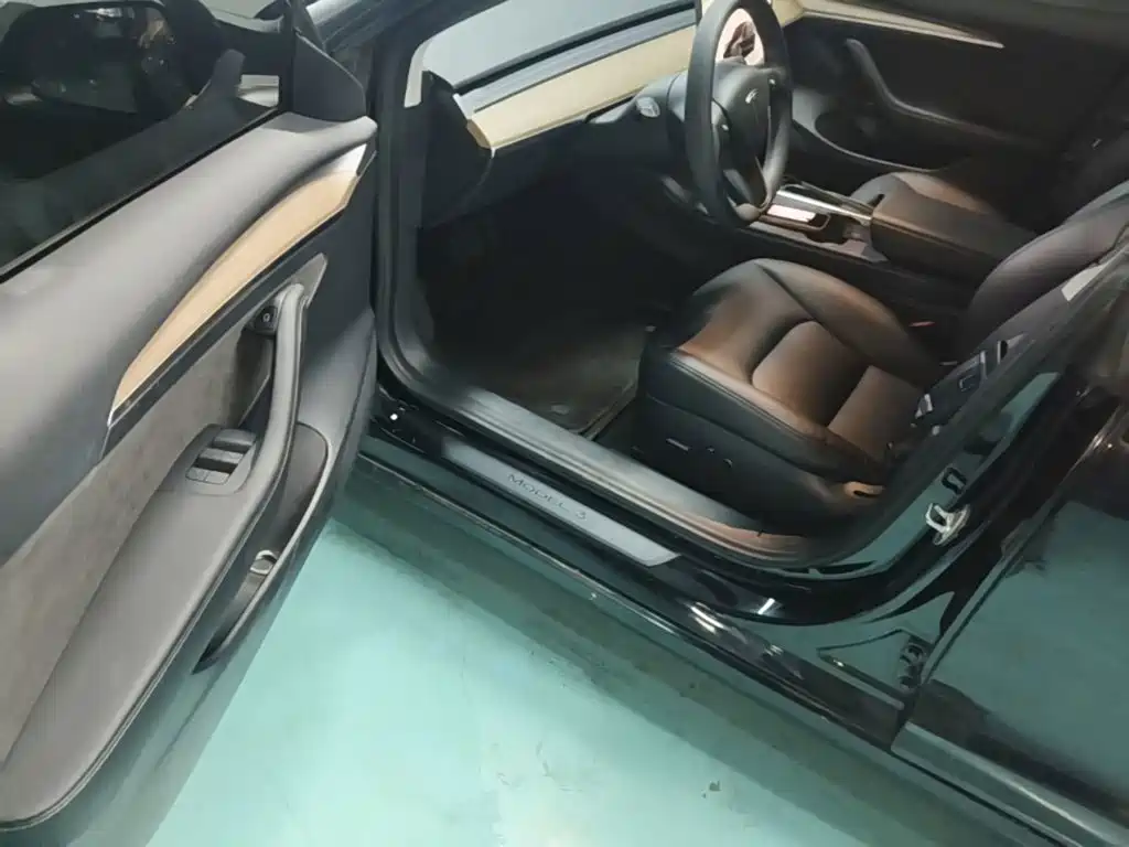 Tesla Model 3 — миниатюра 16
