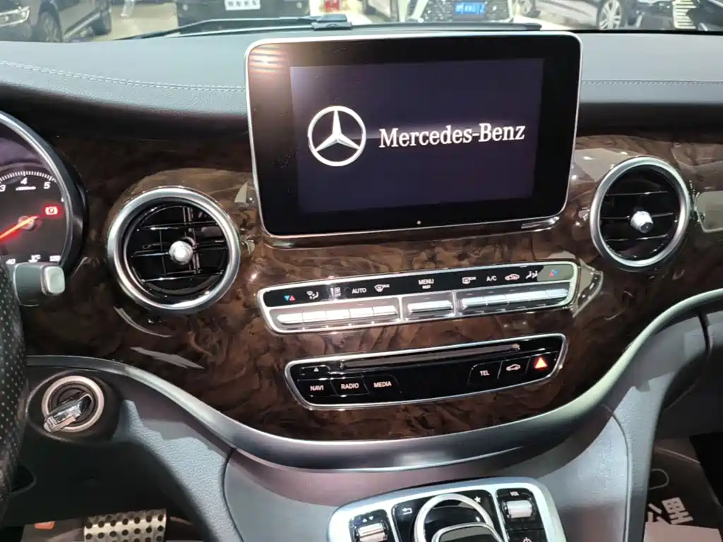 Mercedes-Benz V-Class — миниатюра 13