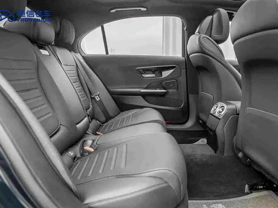 Mercedes-Benz C-Class — миниатюра 16