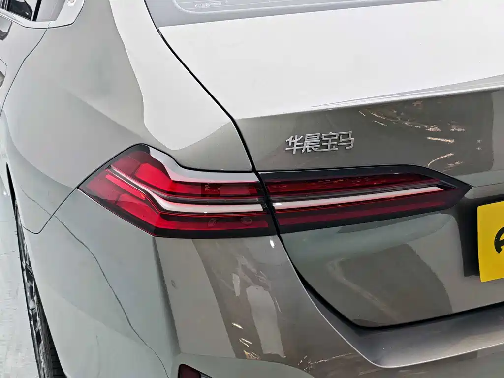 BMW 5 Series — миниатюра 17