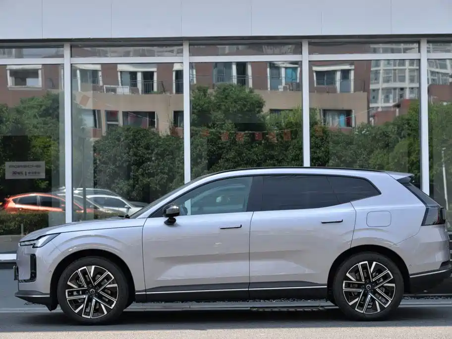 Volvo XC70 PHEV — миниатюра 2