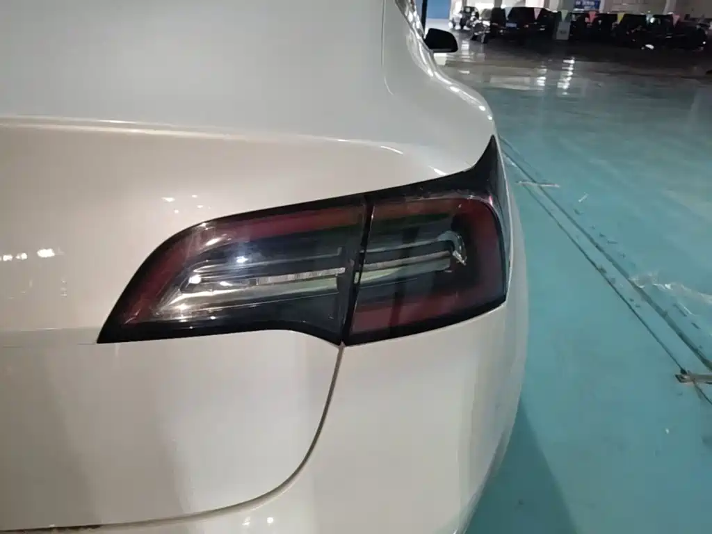 Tesla Model 3 — миниатюра 8