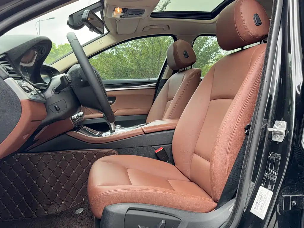 BMW 5 Series — миниатюра 12