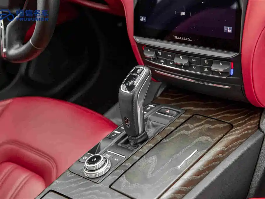 Maserati Quattroporte — миниатюра 19