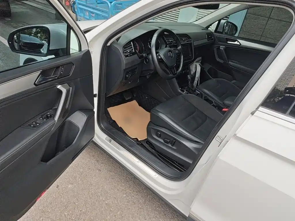 Volkswagen Tiguan L — миниатюра 16
