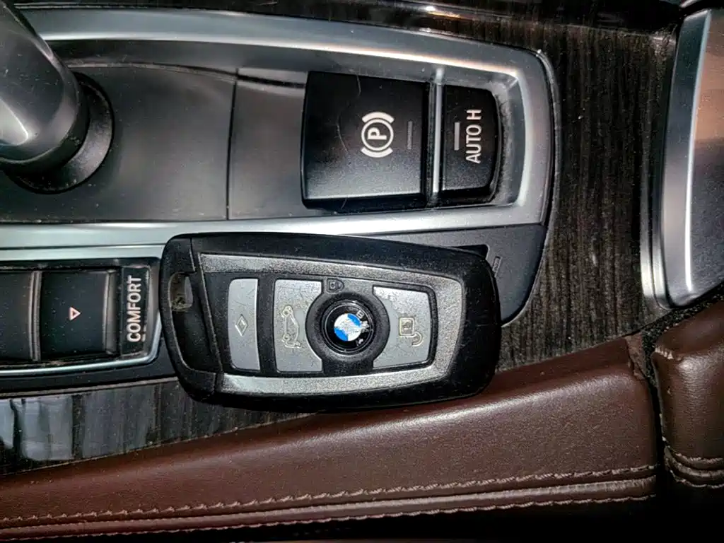 BMW 5 Series — миниатюра 9