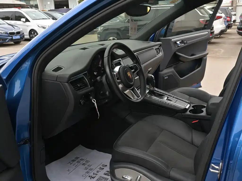 Porsche Macan — миниатюра 7