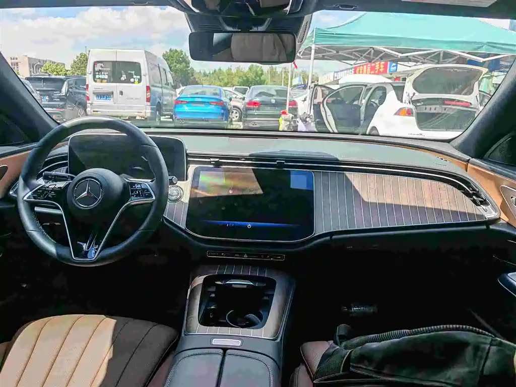 Mercedes-Benz E-Class — миниатюра 9