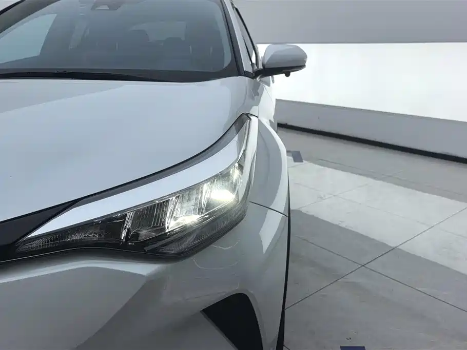 TOYOTA C HR