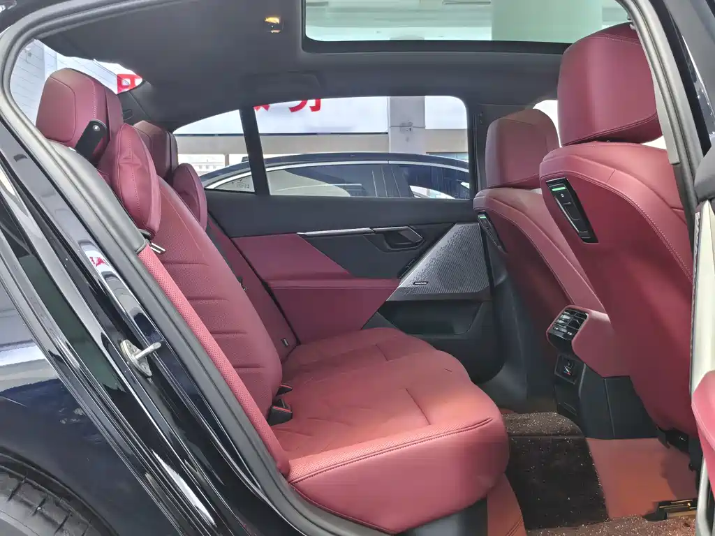 BMW 5 Series — миниатюра 14