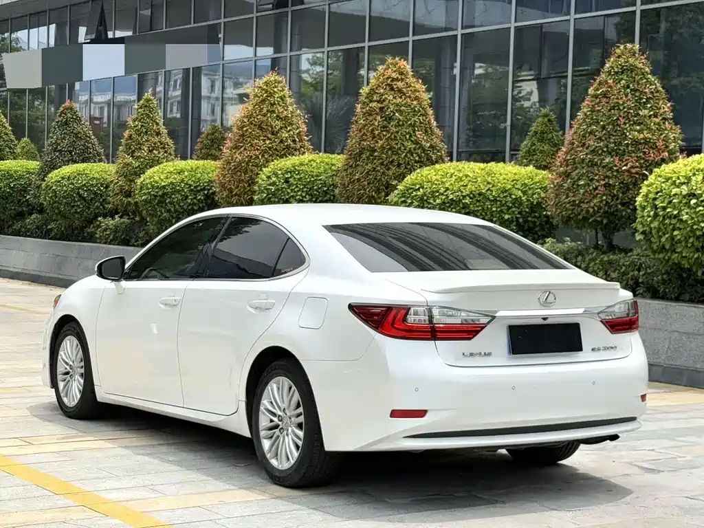 Lexus ES — миниатюра 6