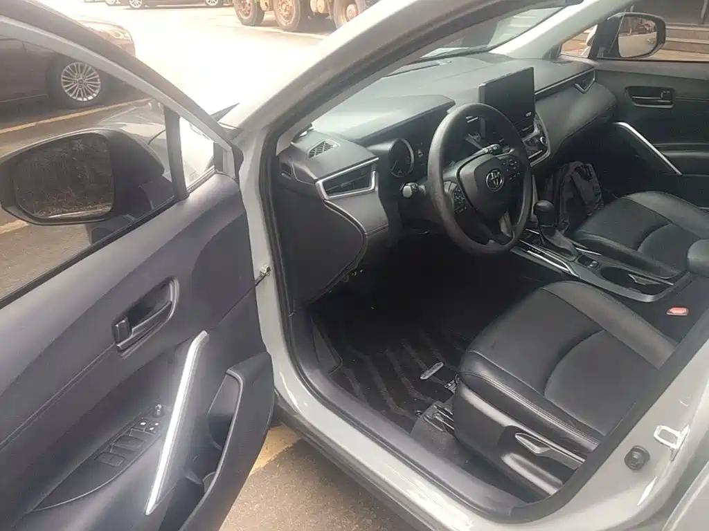 Toyota Corolla Cross — миниатюра 16