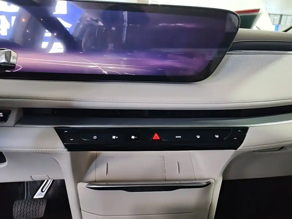Buick GL8 Hybrid — миниатюра 13