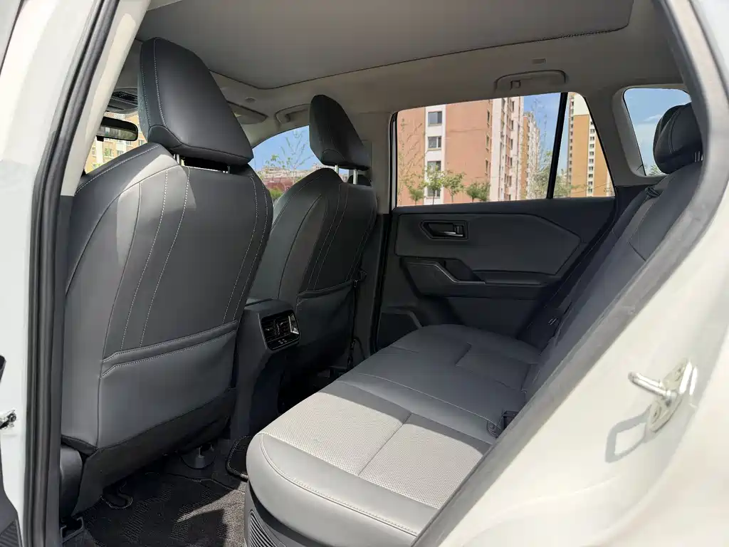 Toyota RAV4 2026 2.0L Luxury