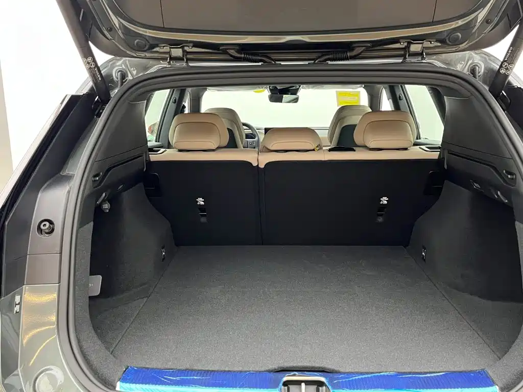 Volvo XC70 PHEV — миниатюра 13