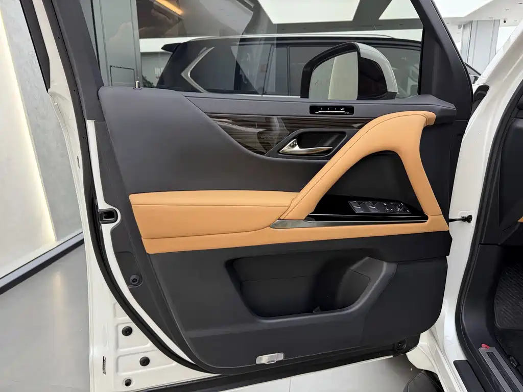 Lexus LX — миниатюра 17