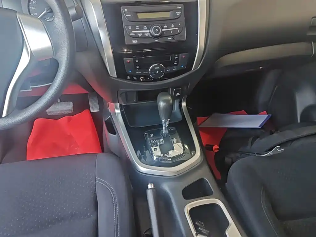 Nissan Navara — миниатюра 14