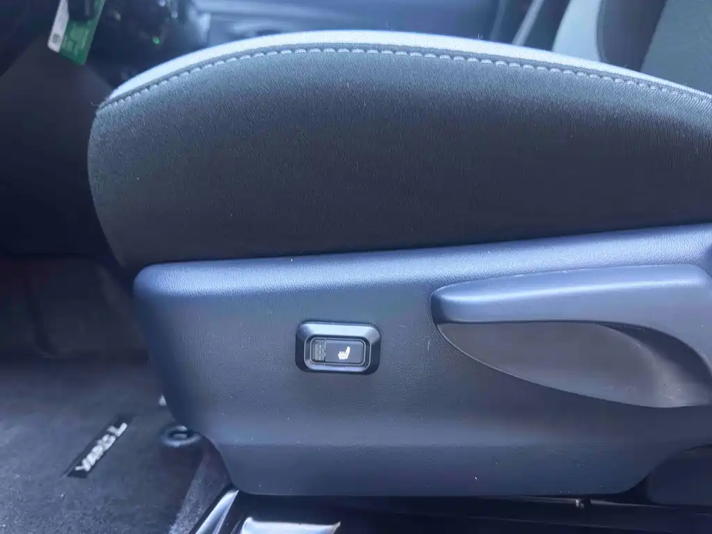 Toyota Yaris L — миниатюра 16