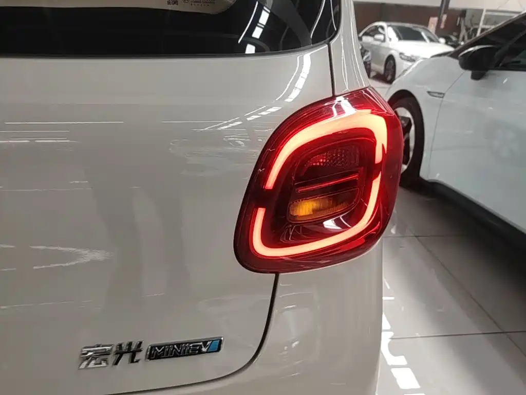 Wuling MINIEV — миниатюра 8