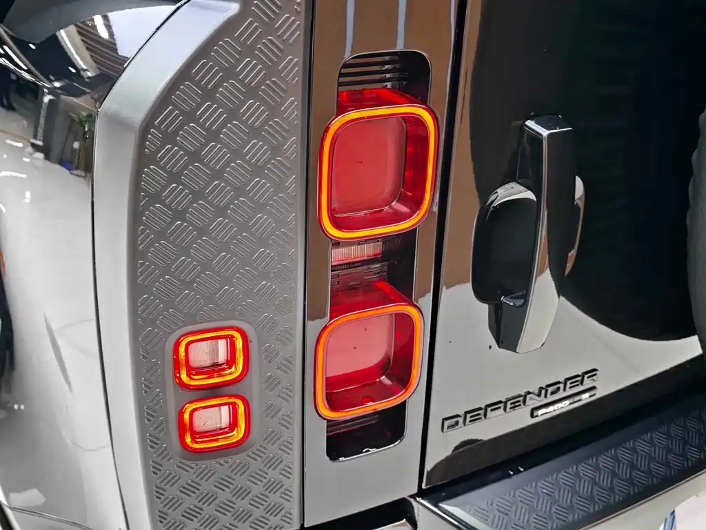 Land Rover Defender — миниатюра 17