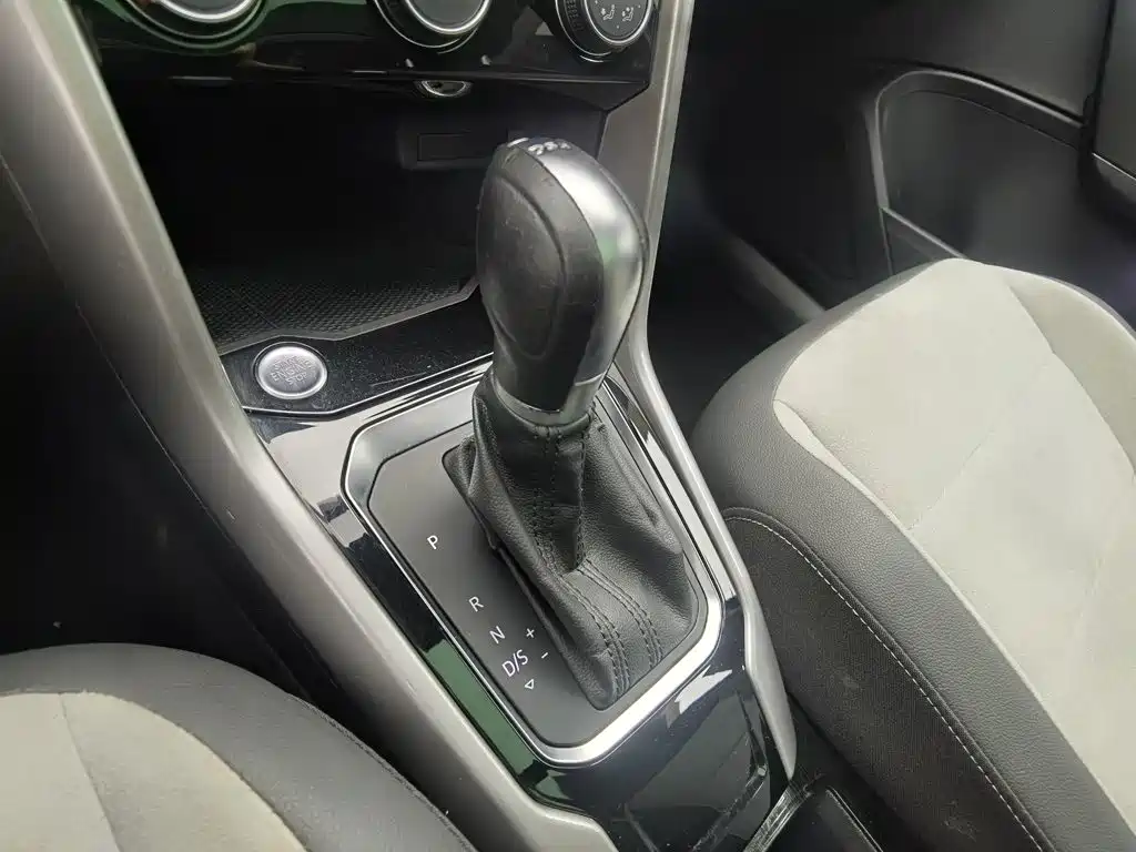 Volkswagen T-Roc — миниатюра 13