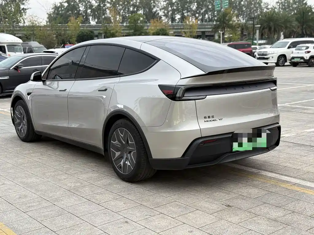 Tesla Model Y L — миниатюра 14