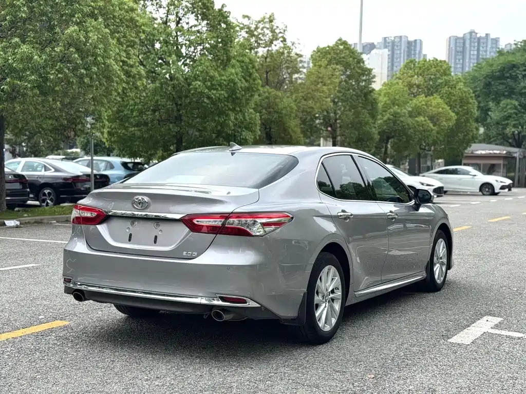 Toyota Camry 2023 2.0G Luxury