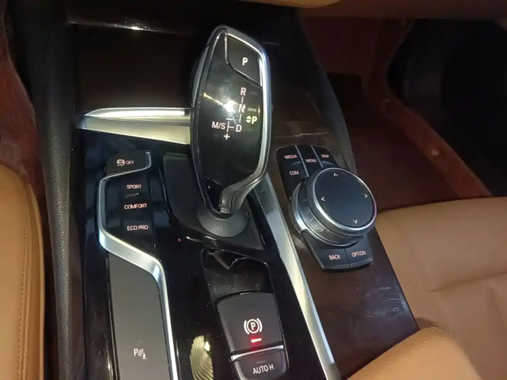 BMW 5 Series — миниатюра 14