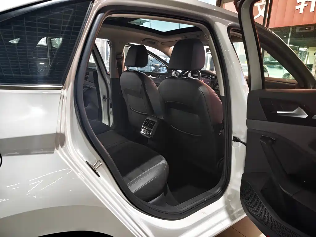 Volkswagen Sagitar — миниатюра 10
