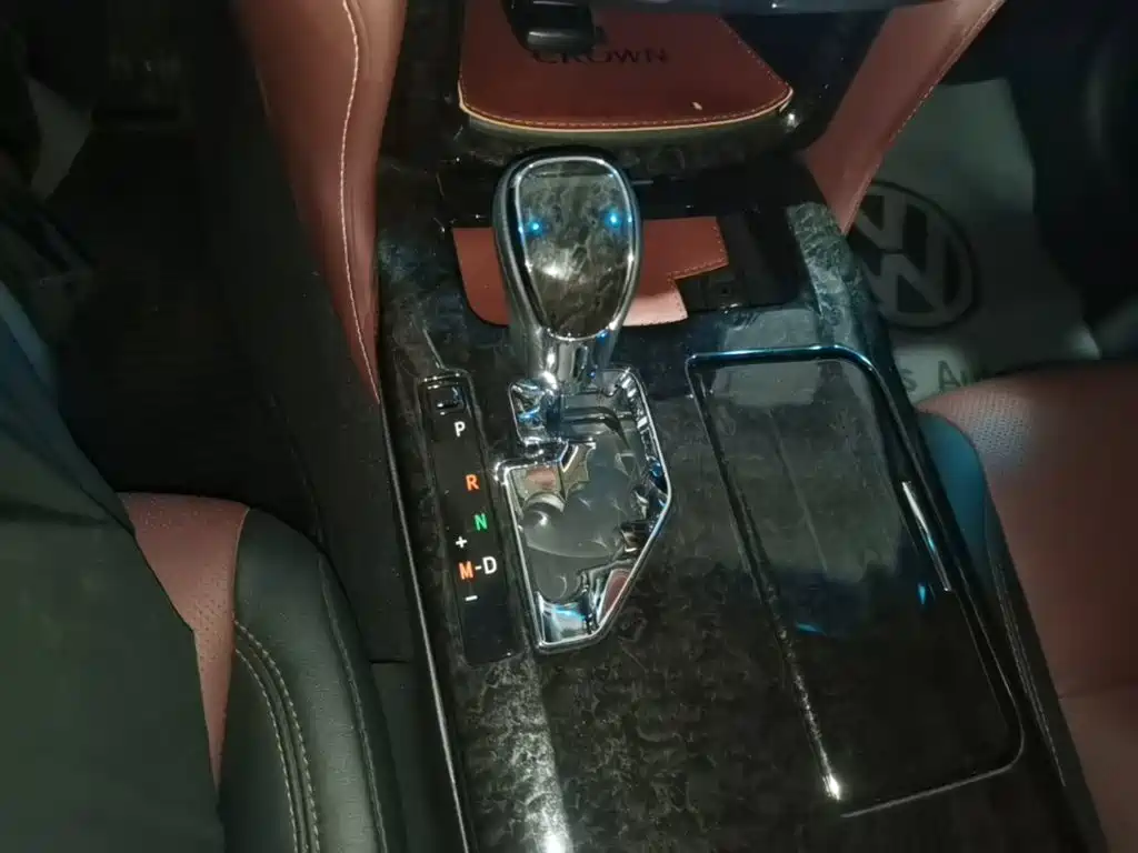 Toyota Crown — миниатюра 14