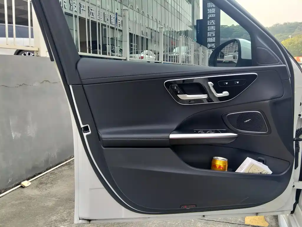 Mercedes-Benz C-Class — миниатюра 11