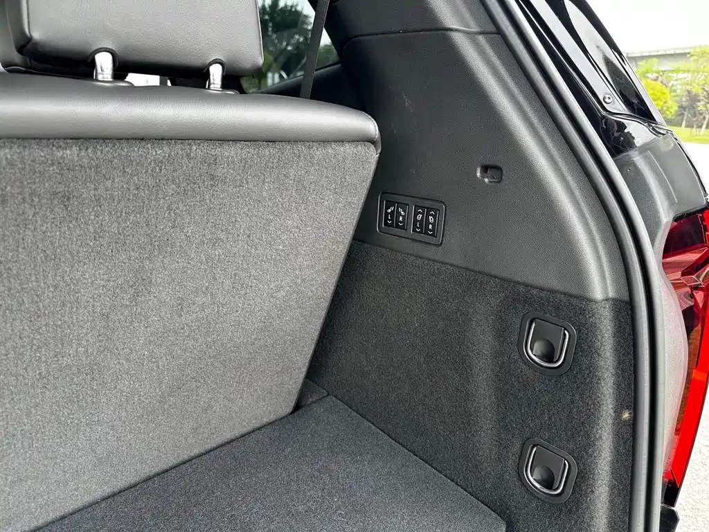 Cadillac XT6 — миниатюра 36