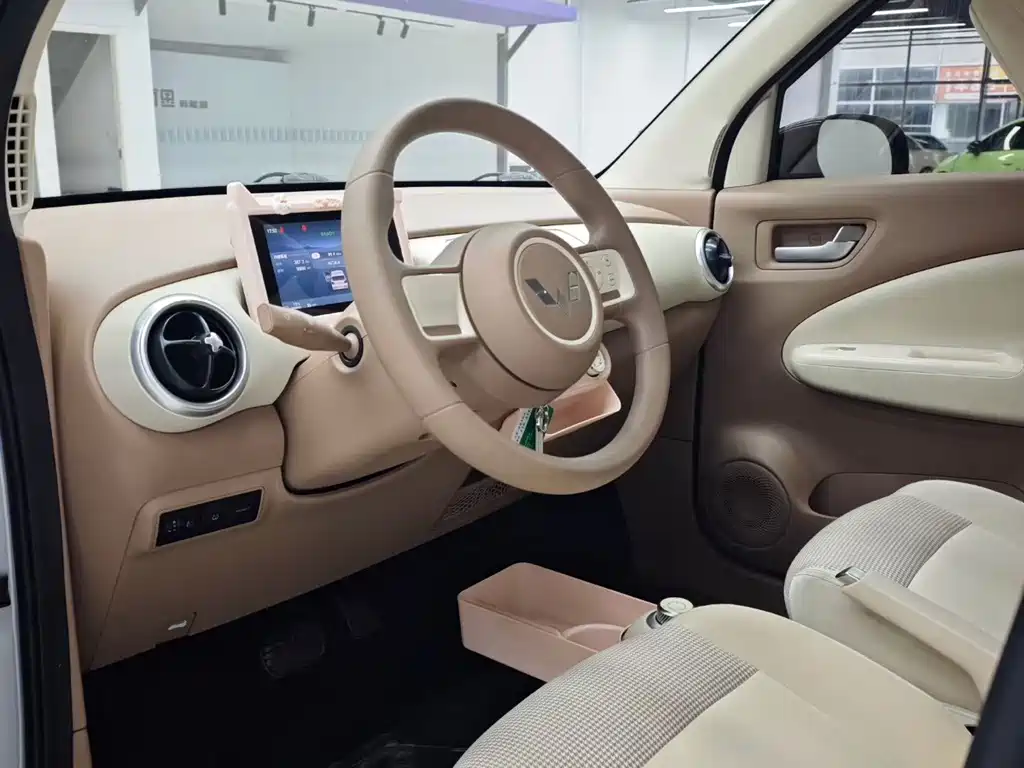 Wuling MINIEV — миниатюра 4