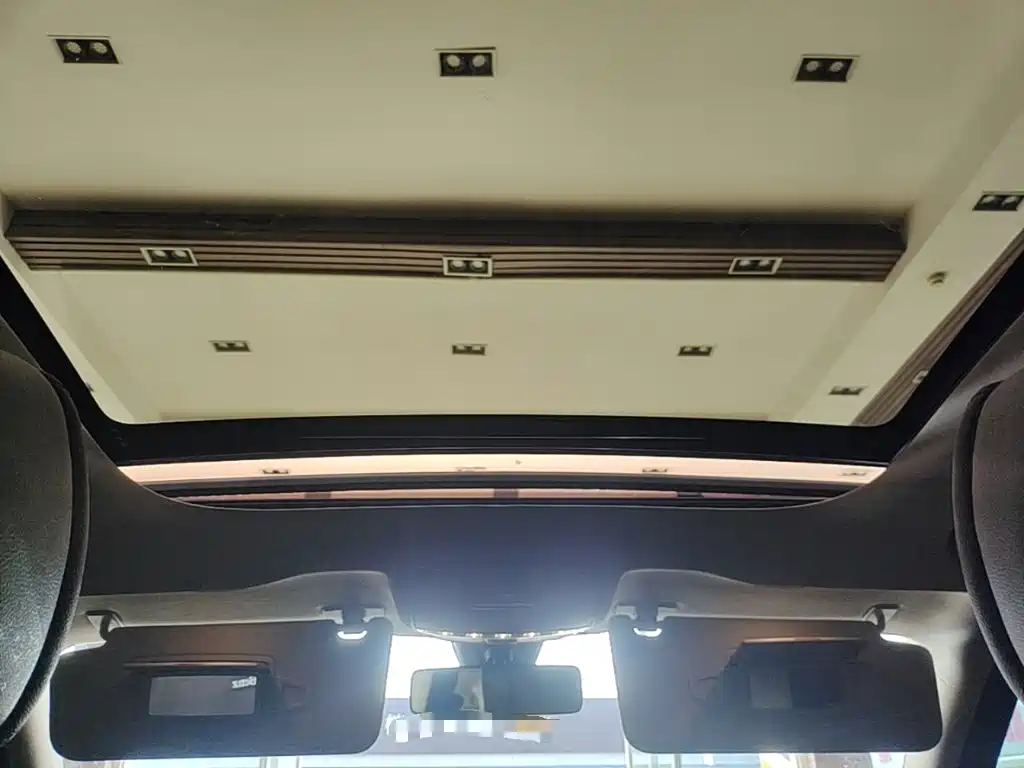 Mercedes-Benz E-Class — миниатюра 18