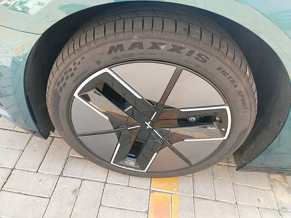 XPeng P7 — миниатюра 25