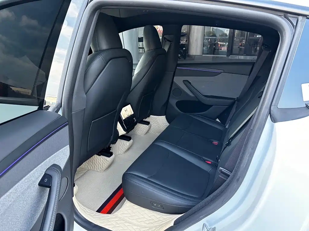 Tesla Model Y — миниатюра 14