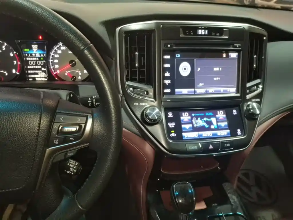 Toyota Crown — миниатюра 13