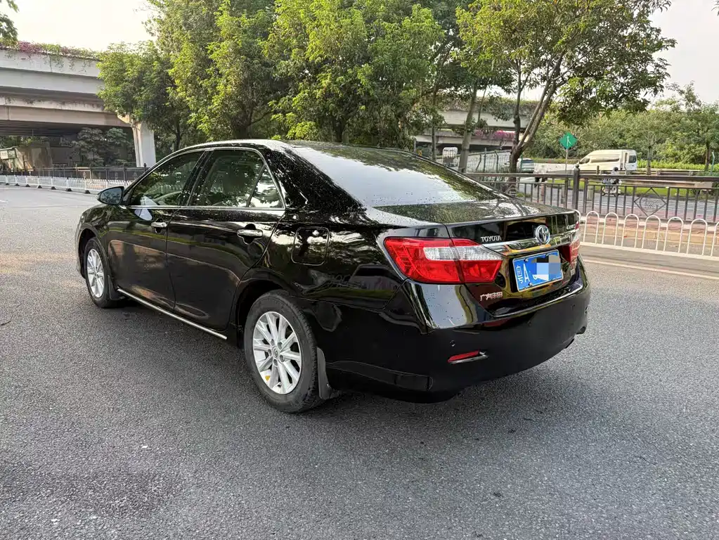 Toyota Camry — миниатюра 4