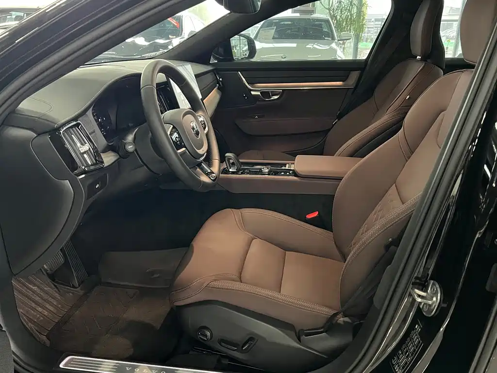Volvo S90 — миниатюра 3