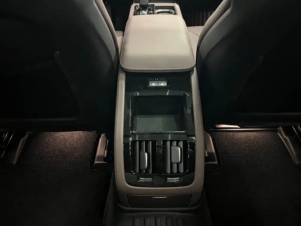 Volvo S90 — миниатюра 8